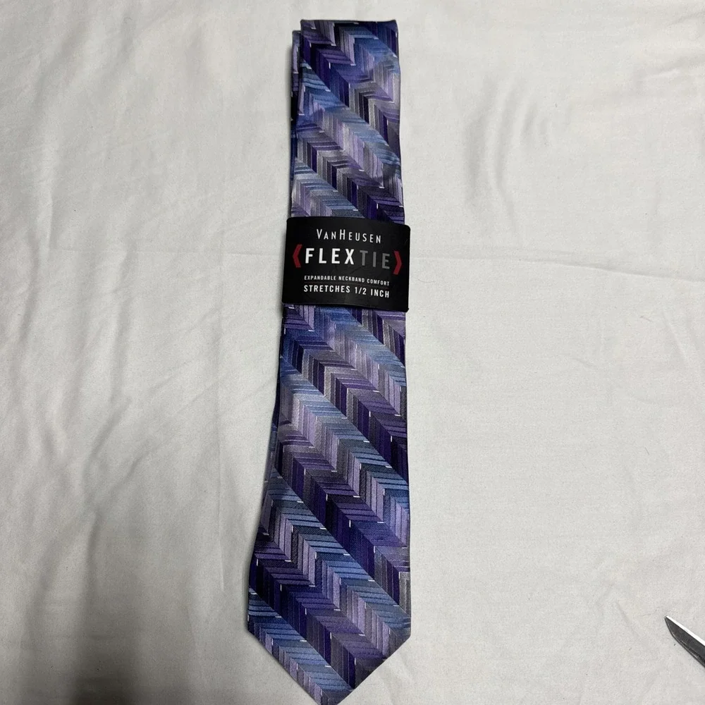 NEW Van Heusen Flex Expandable Neckband Comfort Purple Neck Tie